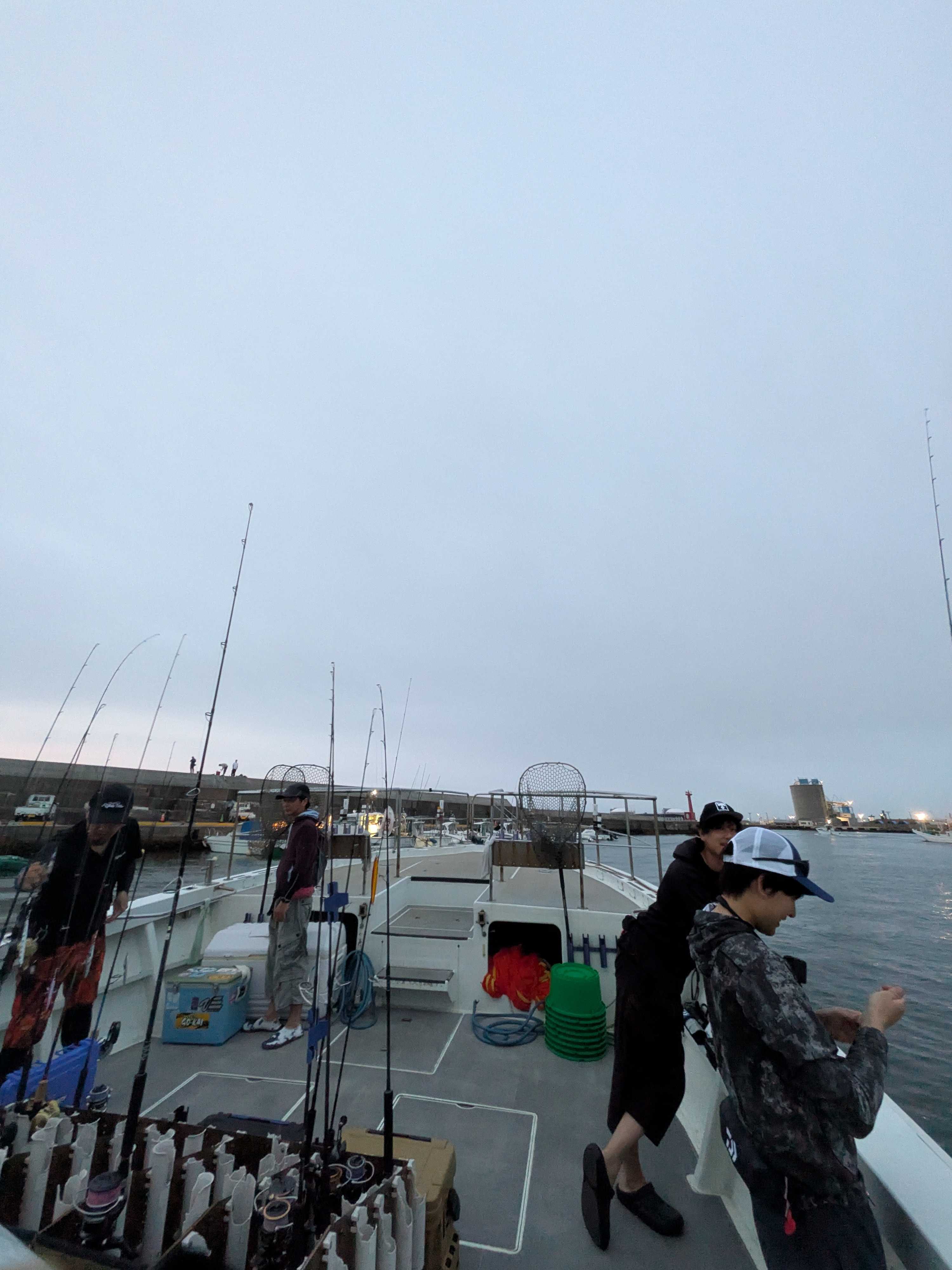 日立沖ジギングに出船する乗船者たち